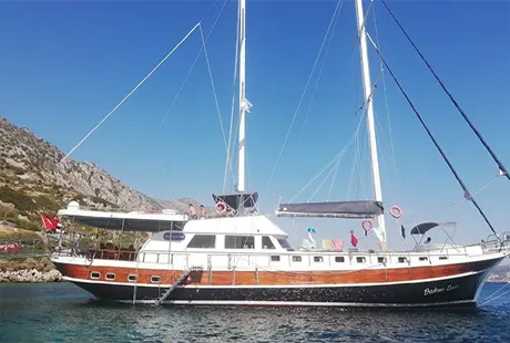 bodrum queen yacht with flybridge