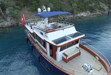 daphne 11 trawler yacht exterior overview
