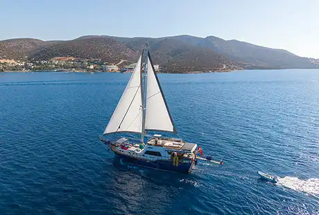 giulia yacht for 12 person 