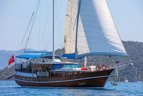 yacht for rent 10 people 