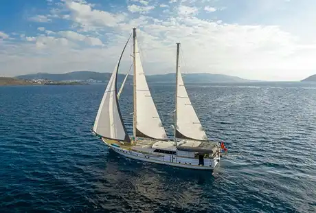lucky you yacht on sailing