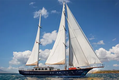 luxury yacht le pietre full sail 