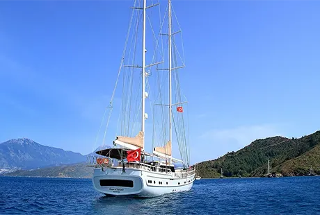 motor sailer boat queen of salmakis back side 