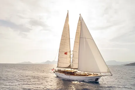sailing yacht hic salta starboard side 