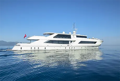 vetro motor yacht exterior view 