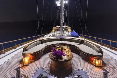 cobra king front deck by night