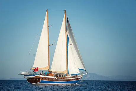 grande lale gulet with full sail