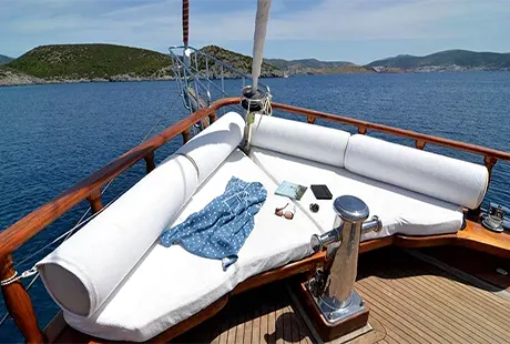 gulet smyrna 1 foredeck stem lounge area 