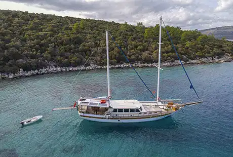 yacht tufan 5 in the bay