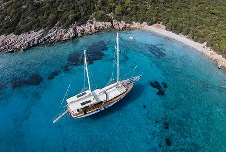 gulet yacht fatos in cove