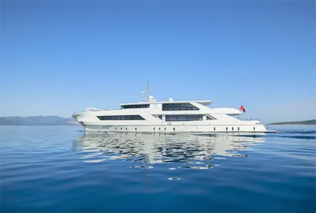 port side view luxury motor yacht vetro 