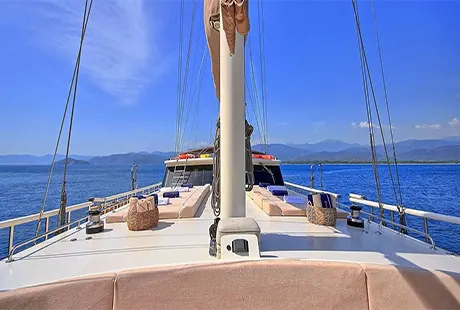 queen of salmakis yacht front deck overview