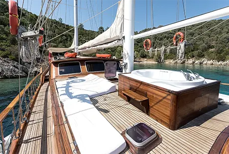 yacht with jacuzzi grace 1 