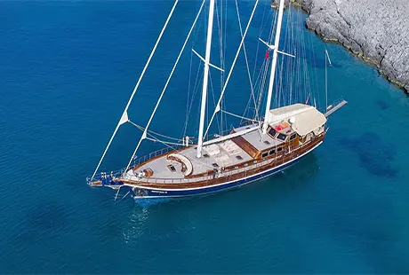 zephyria 2 yacht port side view