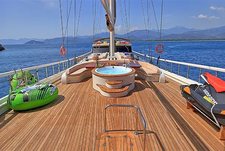 delux boat queen of salmakis front deck jacuzzi water toys