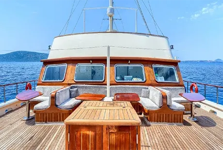 elara 1 yacht front deck sitting area