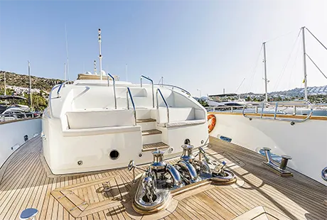 front deck sanref falcon 115 motor yacht 