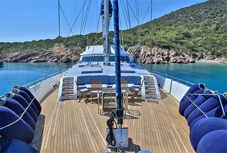 gul maria boat front deck overview