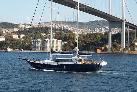 perla del mare yacht passing bosphorus 