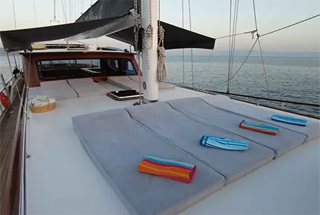 sunbeds for 8 person su perisi c luxury yacht 